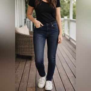 Levi’s 711 Skinny Jeans Women’s Size 25 Dark Wash Mid Rise Stretch